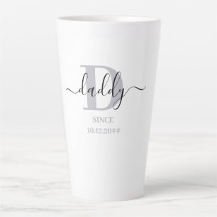 Tasse Latte Papa Élégant Script Papa Monogramme Gris d'argent
