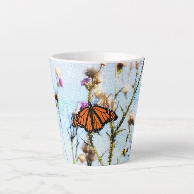 Tasse Latte Papillon Monarque sur le chardon violet Bush (Devant)