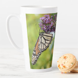 Tasse Latte Papillon Monarque sur papillon pourpre Bush