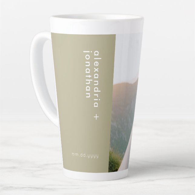 Tasse Latte Photo personnalisée et texte en latte de boue vert (Angle gauche)