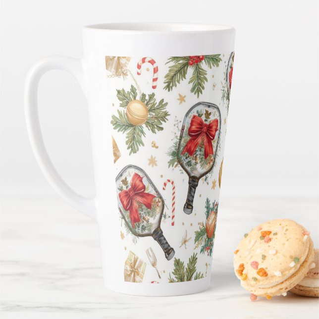Tasse Latte Pickleball Christmas themed with Paddle  (En situation)