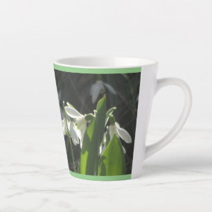 Tasse Latte Poussière De Neige. Musique en latte verte de la b