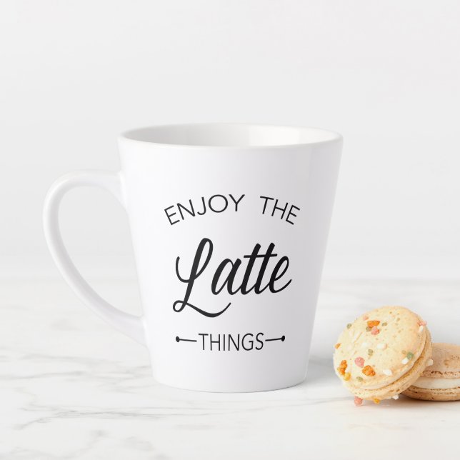Tasse Latte Profitez de la typographie des dernières choses (En situation)