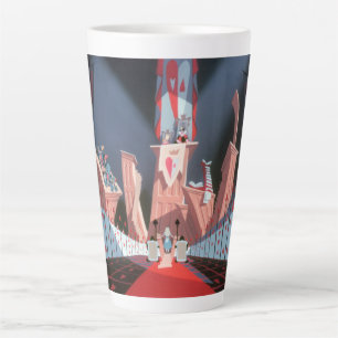 Tasse Latte Reine des Coeurs Alice devant sa cour