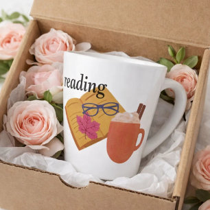 Tasse Latte Réserver avec le café et le verre Avec les feuille