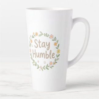 Tasse Latte Restez humbles tons terreux texte sur fond blanc
