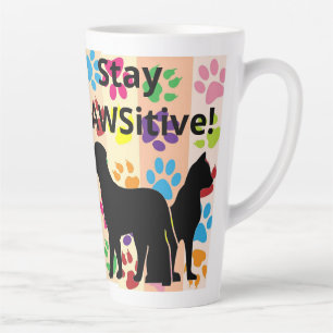 Tasse Latte Restez une silhouette provocatrice de chien et de 