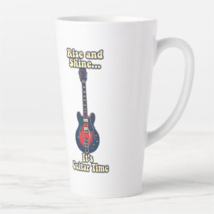 Tasse Latte Réveillez-vous. c'est l'heure de la guitare. motiv