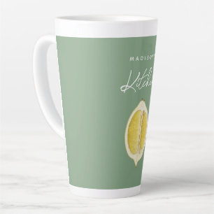 Tasse Latte Sage Green & Lemon Script Cuisine Nom personnalisé