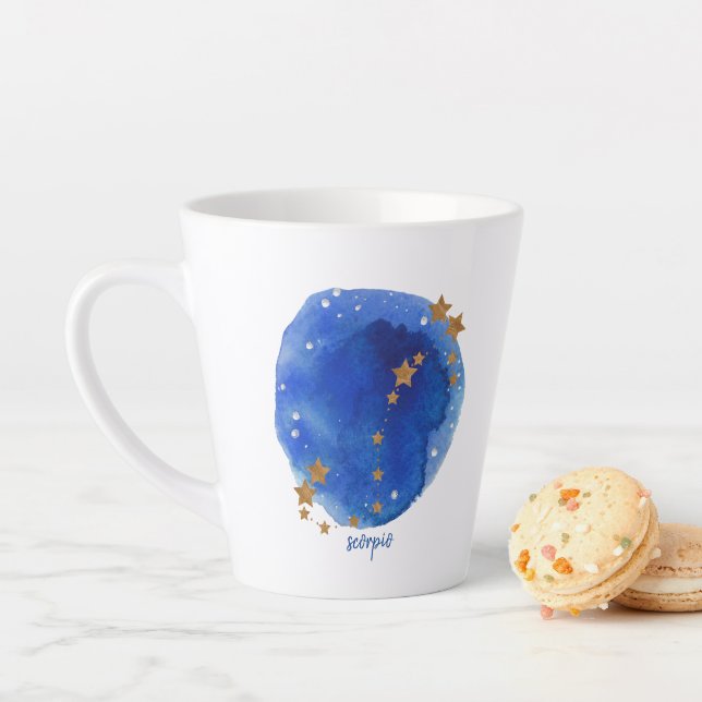 Tasse Latte Scorpio Aquarelle Nuit Ciel Constellation Zodiac (En situation)