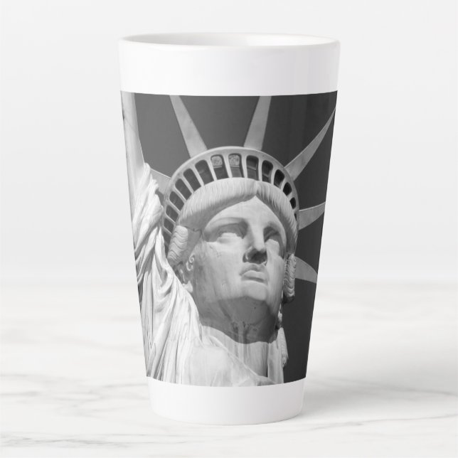 Tasse Latte Statue noire et blanche de la Liberté (Devant)
