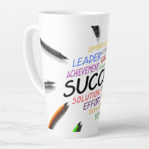 Tasse Latte Stylos sur Arrière - plan blanc