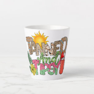 Tasse Latte Tannée et Tipsy Fun Summer Party Design