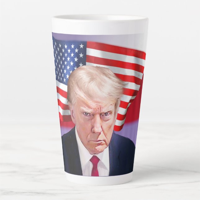 Tasse Latte Trump Tir de boue officiel avec un drapeau américa (Devant)