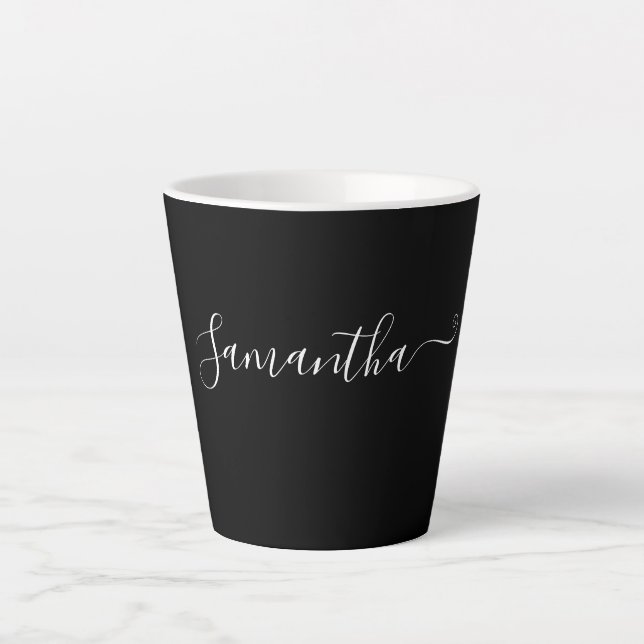 Tasse Latte Typographie de script blanc moderne Nom sur noir (Devant)