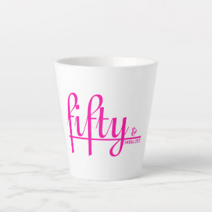 Tasse Latte Typographie rose chaud 50e anniversaire cinquante