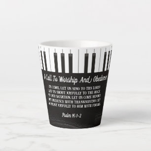 Tasse Latte Un Appel À L'Adoration Et À L'Obéissance Piano Key