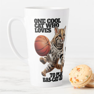 Tasse Latte Un chat Cool qui aime jouer au Bas-chat-ball