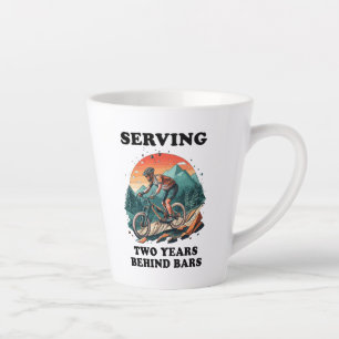 Tasse Latte Vélos qui servent deux ans derrière les bars