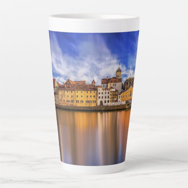 Tasse Latte Vue pittoresque du fleuve Regensburg (Devant)