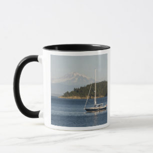 Tasse Le mont Baker domine le paysage