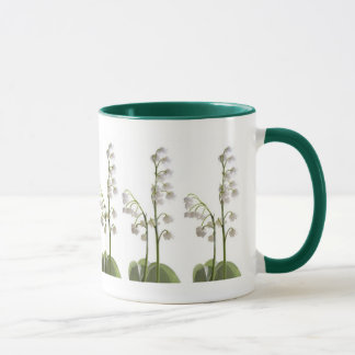 Tasse le muguet sur des cadeaux