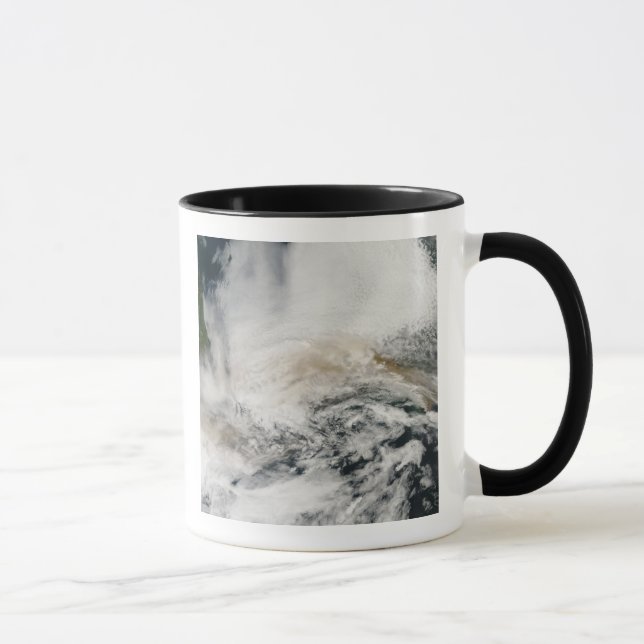 Tasse Le pic de Sarychev traversant la mer d'Okhotsk (Droite)