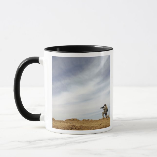 Tasse Le sergent assure la sécurité (Gauche)