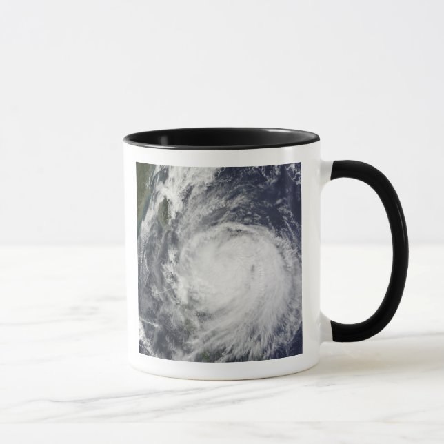 Tasse Le typhon Lupit au large des Philippines (Droite)
