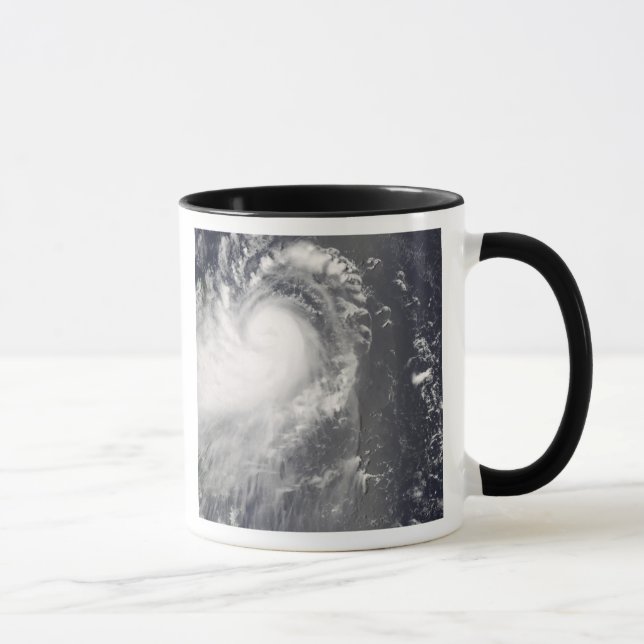 Tasse Le typhon Nuri approche des Philippines (Droite)