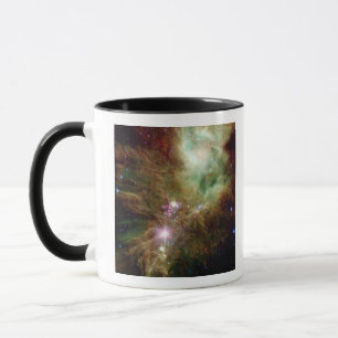 Tasse Les étoiles nouveau-nées dans la grappe d'arbres d