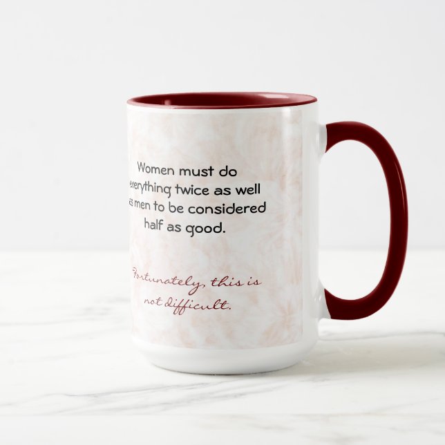 Tasse Les femmes doivent faire tout deux fois aussi bien (Droite)