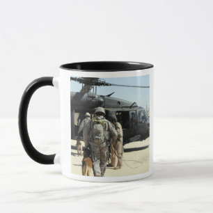 Tasse Les maitres-chien de chien d'utilité militaires