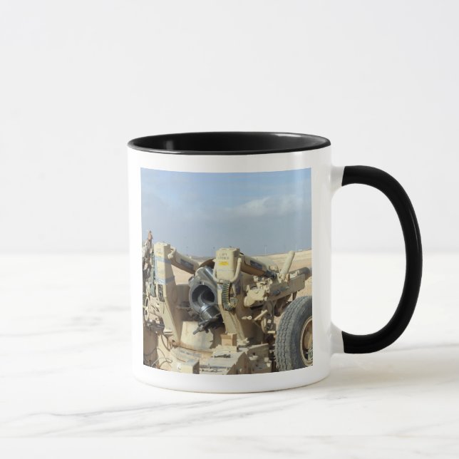 Tasse Les Marines américains se préparent à tirer un obu (Droite)