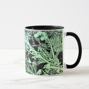 Tasse Les mauvaises herbes dans la boue d'herbe