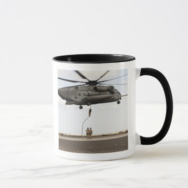 Tasse Les parachutistes de la Force aérienne conduisent  (Droite)