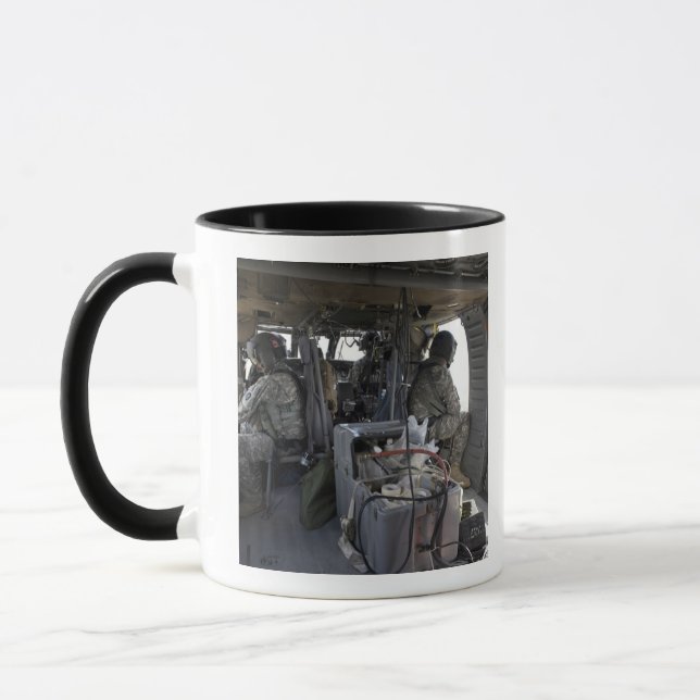 Tasse les soldats surveillent les dangers (Gauche)