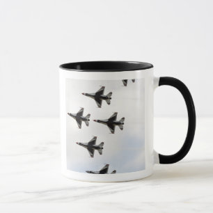 Tasse Les Thunderbirds forment une formation de delta de