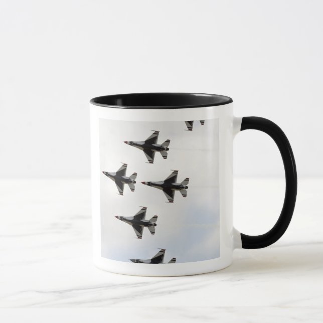 Tasse Les Thunderbirds forment une formation Delta de 6  (Droite)