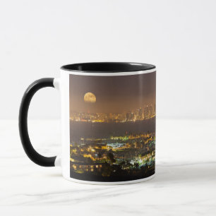 Tasse Lever de lune sur la ligne d'horizon de San Diego