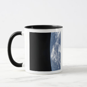 Tasse L'horizon et la noirceur de la terre de l'espace 2