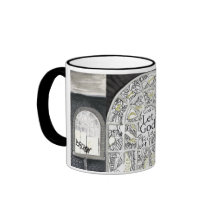 Tasse manipulée noire cassée mais non brisée