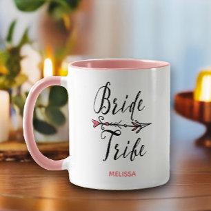Tasse Mariage de la mariée de la tribu main tiré flèche