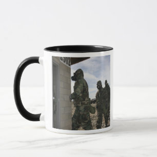 Tasse Marines et navigateurs dans la chambre à gaz