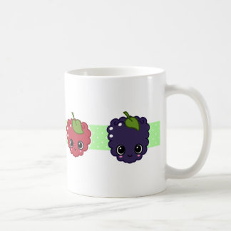 Tasse mélangée heureuse de baie