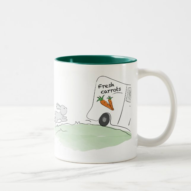 Tasse mignonne de lapin (chassant des carottes) (Droit)