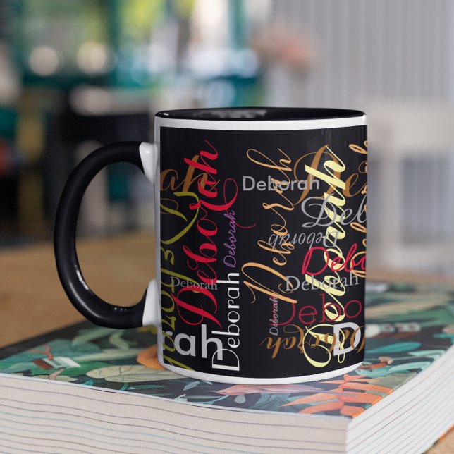 Tasse Motif de nom de couleur répété sur noir (Créateur téléchargé)