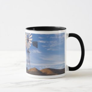 Tasse Moulin à vent et barrage dans le Karoo au lever du
