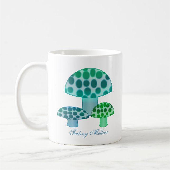 Tasse mûre se sentante de champignon (Gauche)