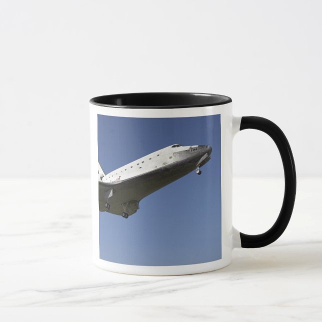 Tasse Navette spatiale Atlantis approchant de la piste 3 (Droite)